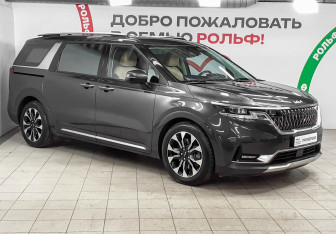 Подержанный автомобиль Kia Carnival 2022 года (3 фото)