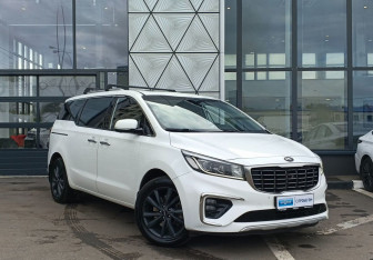 Подержанный автомобиль Kia Carnival 2018 года (3 фото)