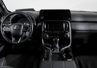 Подержанный автомобиль Lexus LX 2023 года (12 фото)
