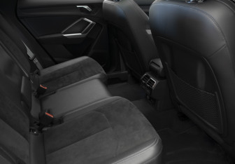 Подержанный автомобиль Audi Q3 2021 года (35 фото)