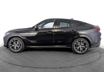 Подержанный автомобиль BMW X6 2021 года (8 фото)