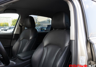 Подержанный автомобиль Audi Q7 2015 года (13 фото)