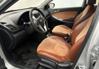 Подержанный автомобиль Hyundai Solaris Sedan 2012 года (9 фото)