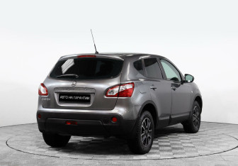 Подержанный автомобиль Nissan Qashqai 2013 года (5 фото)