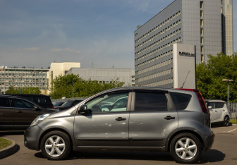 Подержанный автомобиль Nissan Note 2011 года (6 фото)