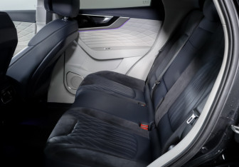 Подержанный автомобиль Hongqi HS5 2024 года (10 фото)