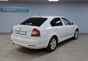 Подержанный автомобиль Skoda Octavia Liftback 2011 года (5 фото)