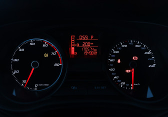 Подержанный автомобиль SEAT Ibiza Hatchback 2012 года (16 фото)
