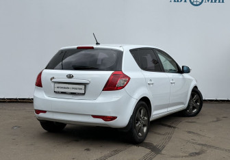 Подержанный автомобиль Kia Ceed Hatchback 2011 года (5 фото)