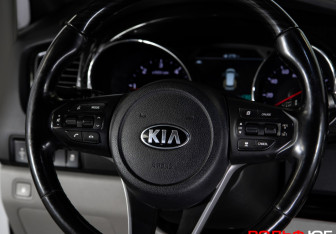 Подержанный автомобиль Kia Carnival 2019 года (15 фото)