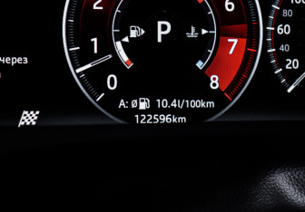 Подержанный автомобиль Jaguar F-Pace 2016 года (11 фото)