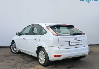 Подержанный автомобиль Ford Focus Hatchback 2009 года (7 фото)