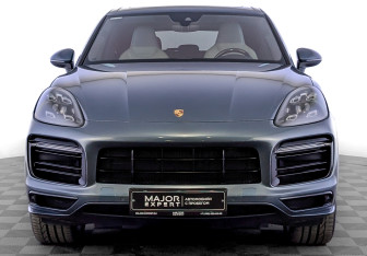 Подержанный автомобиль Porsche Cayenne 2019 года (2 фото)
