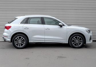 Подержанный автомобиль Audi Q3 2023 года (4 фото)