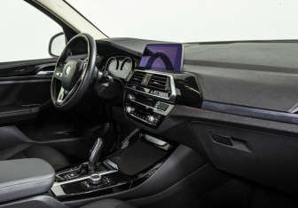 Подержанный автомобиль BMW X3 2020 года (9 фото)