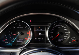 Подержанный автомобиль Audi Q7 2012 года (9 фото)