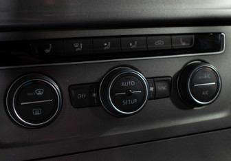 Подержанный автомобиль Volkswagen Golf Hatchback 2014 года (21 фото)