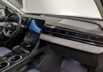 Подержанный автомобиль Geely Atlas 2024 года (20 фото)