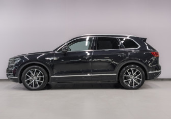 Подержанный автомобиль Volkswagen Touareg 2019 года (8 фото)