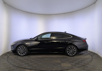 Подержанный автомобиль Hyundai Sonata 2021 года (8 фото)