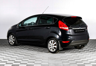 Подержанный автомобиль Ford Fiesta Hatchback 2012 года (3 фото)
