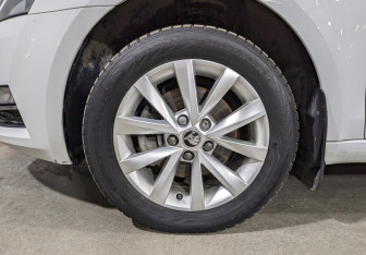 Подержанный автомобиль Skoda Octavia Liftback 2019 года (12 фото)