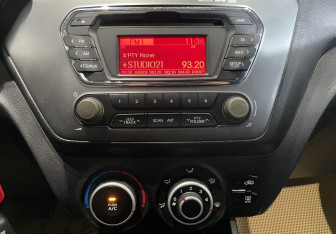 Подержанный автомобиль Kia Rio Sedan 2013 года (15 фото)