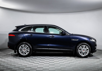 Подержанный автомобиль Jaguar F-Pace 2017 года (4 фото)