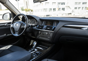 Подержанный автомобиль BMW X3 2014 года (14 фото)