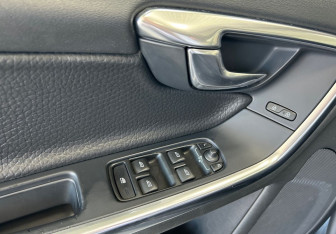 Подержанный автомобиль Volvo S60 2011 года (21 фото)