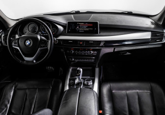 Подержанный автомобиль BMW X5 2015 года (14 фото)