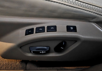 Подержанный автомобиль Volvo XC70 2011 года (16 фото)