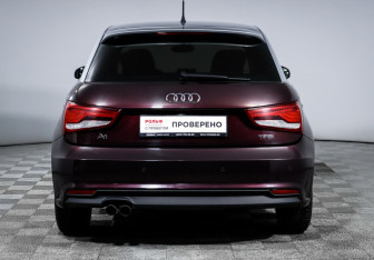 Подержанный автомобиль Audi A1 2015 года (6 фото)