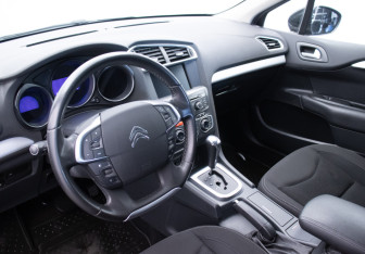 Подержанный автомобиль Citroen C4 Sedan 2013 года (9 фото)