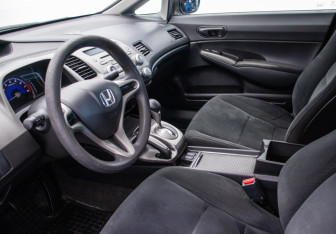 Подержанный автомобиль Honda Civic Sedan 2009 года (10 фото)