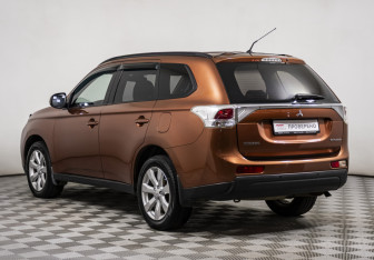 Подержанный автомобиль Mitsubishi Outlander 2012 года (7 фото)