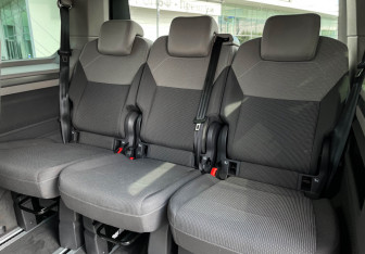 Подержанный автомобиль Volkswagen Multivan 2025 года (19 фото)