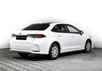 Подержанный автомобиль Toyota Corolla Sedan 2019 года (5 фото)