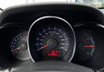 Подержанный автомобиль Kia Rio Hatchback 2015 года (21 фото)