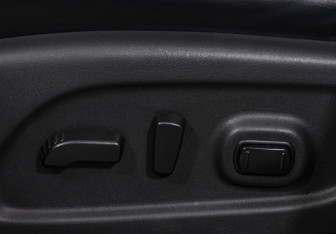 Подержанный автомобиль Nissan Pathfinder 2014 года (16 фото)