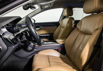 Подержанный автомобиль Audi A8 2018 года (14 фото)