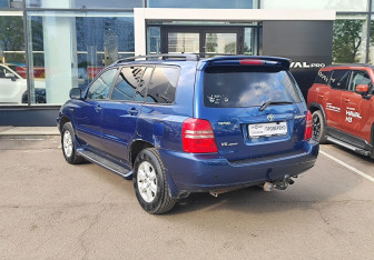 Подержанный автомобиль Toyota Highlander 2002 года (7 фото)