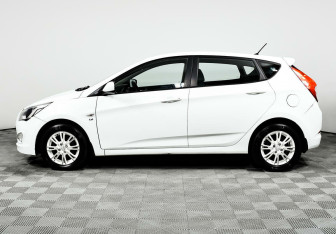 Подержанный автомобиль Hyundai Solaris Hatchback 2014 года (3 фото)