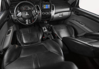 Подержанный автомобиль Mitsubishi Pajero Sport 2014 года (11 фото)