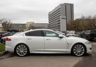 Подержанный автомобиль Jaguar XF Sedan 2014 года (3 фото)