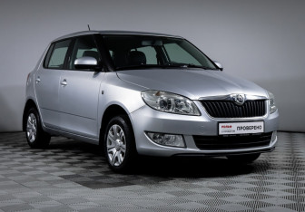 Подержанный автомобиль Skoda Fabia Hatchback 2014 года (3 фото)
