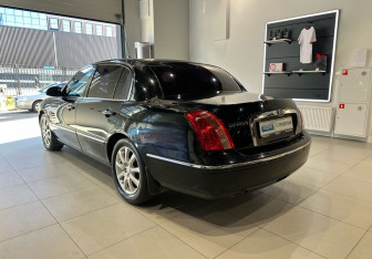 Подержанный автомобиль Kia Opirus 2008 года (6 фото)
