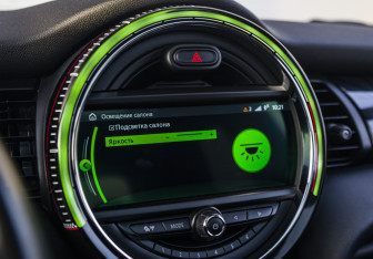 Подержанный автомобиль MINI Hatch 2018 года (25 фото)