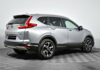 Подержанный автомобиль Honda CR-V 2017 года (3 фото)