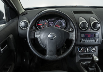 Подержанный автомобиль Nissan Qashqai+2 2012 года (10 фото)